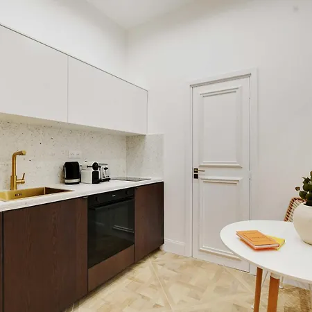 Cozy Studio In The Heart Of Paris